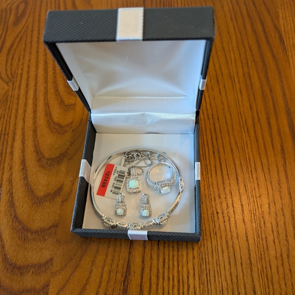 Opal jewelry 5-piece set, silver over brass - NEW - Picture 2 of 12